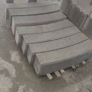 泰州芝麻白弧形路牙石