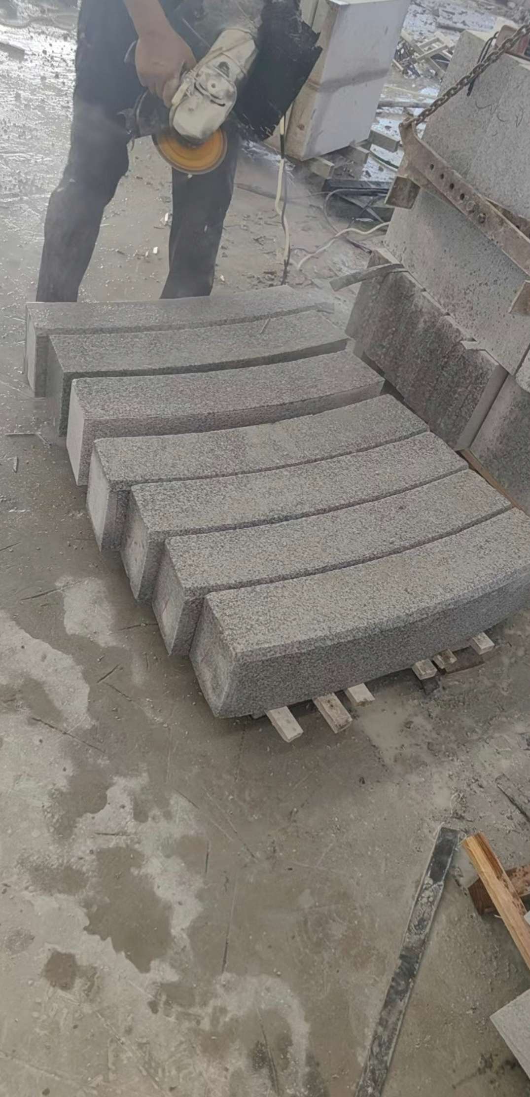 泰州芝麻白弧形路牙石