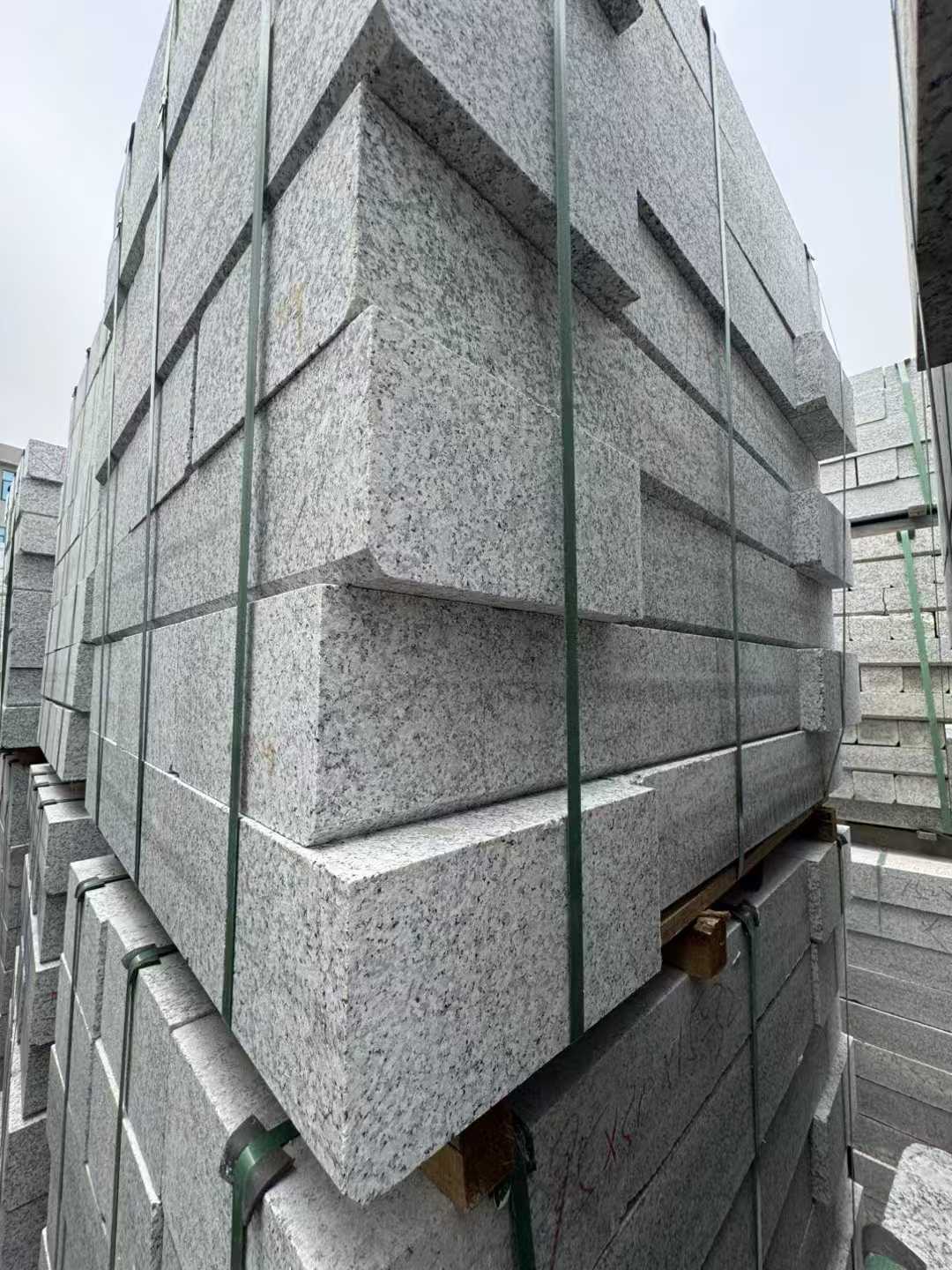 泰州芝麻白路牙石 马路牙子